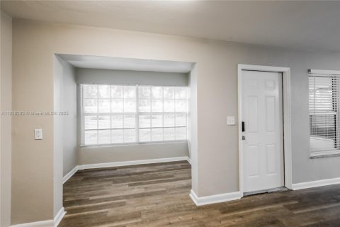 Villa ou maison à louer à Margate, Floride: 3 chambres, 130.99 m2 № 1973050 - photo 5