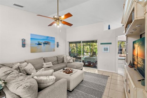 House in Tierra Verde, Florida 3 bedrooms, 195.56 sq.m. № 1776842 - photo 5