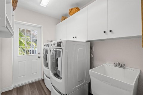 House in Tierra Verde, Florida 3 bedrooms, 195.56 sq.m. № 1776842 - photo 21