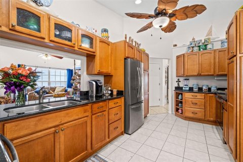 House in Tierra Verde, Florida 3 bedrooms, 195.56 sq.m. № 1776842 - photo 8