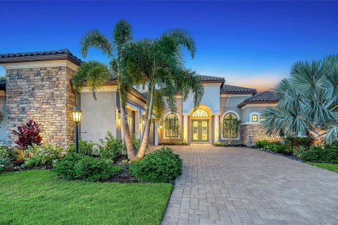 House in Bradenton, Florida 3 bedrooms, 340.21 sq.m. № 1754846 - photo 1