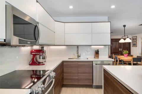 Villa ou maison à vendre à Coral Gables, Floride: 4 chambres, 167.97 m2 № 2062794 - photo 13