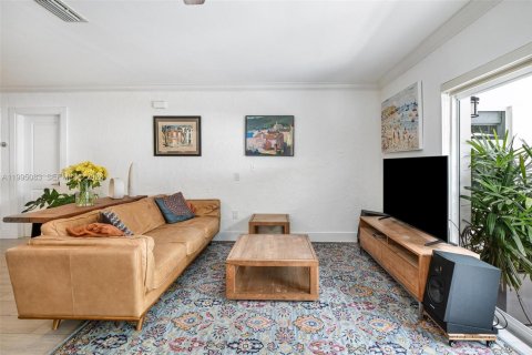 Villa ou maison à vendre à Coral Gables, Floride: 4 chambres, 167.97 m2 № 2062794 - photo 15