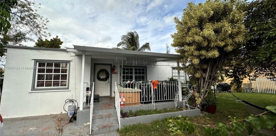 House in Miami, Florida 5 bedrooms, 104.98 sq.m. № 1965214