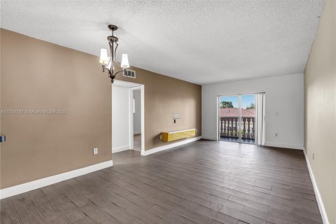 Condominio en venta en Hialeah, Florida, 2 dormitorios, 80.82 m2 № 1729555 - foto 19