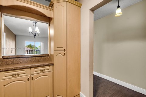 Condominio en venta en Hialeah, Florida, 2 dormitorios, 80.82 m2 № 1729555 - foto 17