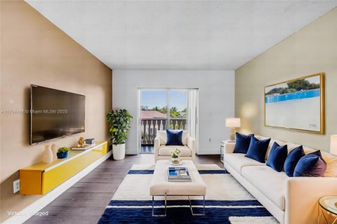 Condominio en venta en Hialeah, Florida, 2 dormitorios, 80.82 m2 № 1729555 - foto 2