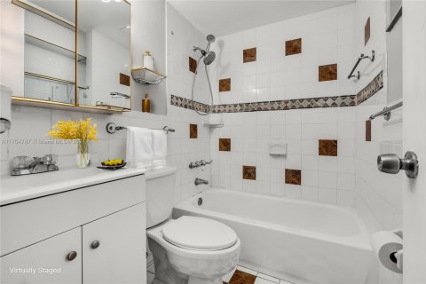 Condominio en venta en Hialeah, Florida, 2 dormitorios, 80.82 m2 № 1729555 - foto 8