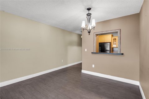 Condominio en venta en Hialeah, Florida, 2 dormitorios, 80.82 m2 № 1729555 - foto 18