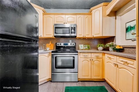 Condominio en venta en Hialeah, Florida, 2 dormitorios, 80.82 m2 № 1729555 - foto 5