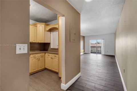 Condominio en venta en Hialeah, Florida, 2 dormitorios, 80.82 m2 № 1729555 - foto 15