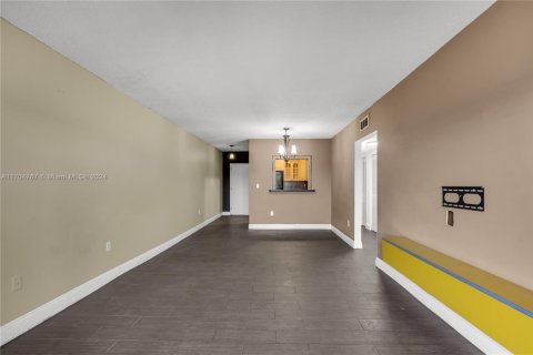 Condominio en venta en Hialeah, Florida, 2 dormitorios, 80.82 m2 № 1729555 - foto 12