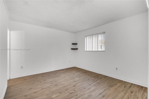 Condominio en venta en Hialeah, Florida, 2 dormitorios, 80.82 m2 № 1729555 - foto 21