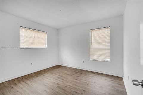 Condominio en venta en Hialeah, Florida, 2 dormitorios, 80.82 m2 № 1729555 - foto 25