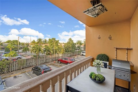 Condominio en venta en Hialeah, Florida, 2 dormitorios, 80.82 m2 № 1729555 - foto 9