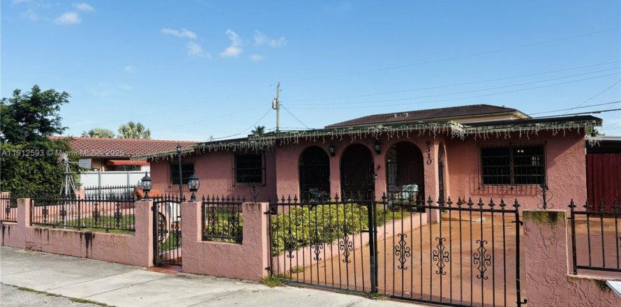 House in Miami, Florida 4 bedrooms, 179.77 sq.m. № 2013697