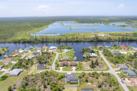 House in Port Charlotte, Florida 3 bedrooms, 176.7 sq.m. № 1307290 - photo 29