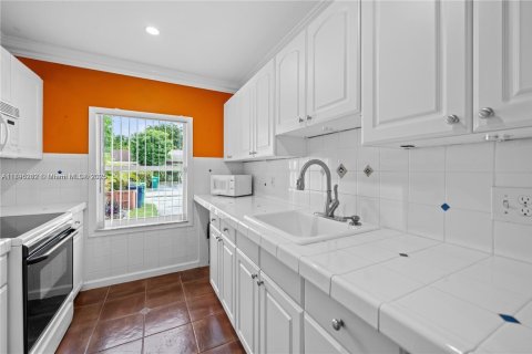 Townhouse in Miami, Florida 2 bedrooms, 77.57 sq.m. № 1726546 - photo 7