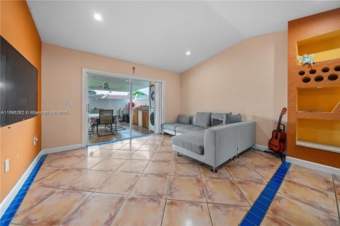 Townhouse in Miami, Florida 2 bedrooms, 77.57 sq.m. № 1726546 - photo 4