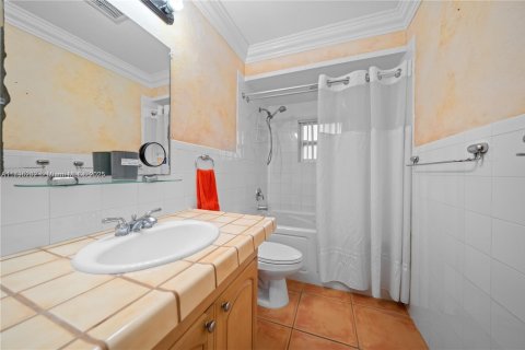 Townhouse in Miami, Florida 2 bedrooms, 77.57 sq.m. № 1726546 - photo 11
