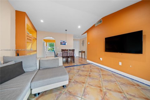 Townhouse in Miami, Florida 2 bedrooms, 77.57 sq.m. № 1726546 - photo 1