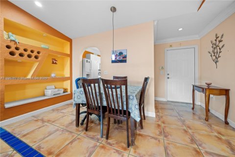 Townhouse in Miami, Florida 2 bedrooms, 77.57 sq.m. № 1726546 - photo 3