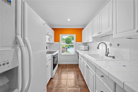 Townhouse in Miami, Florida 2 bedrooms, 77.57 sq.m. № 1726546 - photo 5