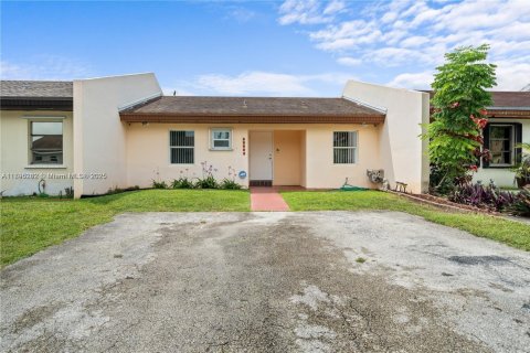 Townhouse in Miami, Florida 2 bedrooms, 77.57 sq.m. № 1726546 - photo 2
