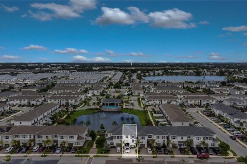 Townhouse in Homestead, Florida 3 bedrooms, 151.24 sq.m. № 2000977 - photo 30