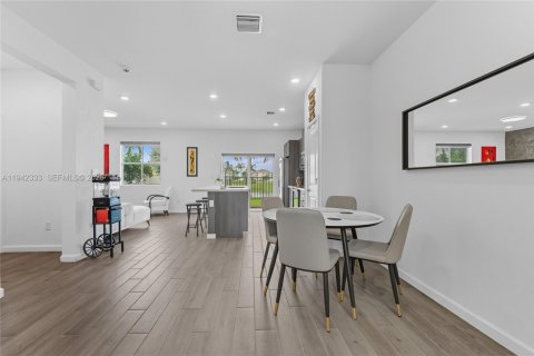 Townhouse in Homestead, Florida 3 bedrooms, 151.24 sq.m. № 2000977 - photo 5