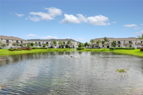 Townhouse in Homestead, Florida 3 bedrooms, 151.24 sq.m. № 2000977 - photo 24