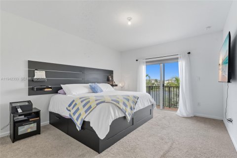 Townhouse in Homestead, Florida 3 bedrooms, 151.24 sq.m. № 2000977 - photo 16