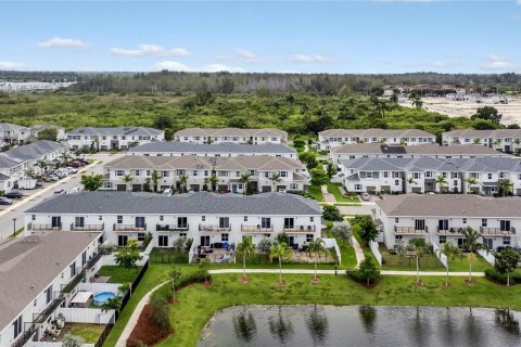 Townhouse in Homestead, Florida 3 bedrooms, 151.24 sq.m. № 2000977 - photo 29