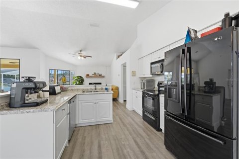 Villa ou maison à vendre à Deltona, Floride: 3 chambres, 158.96 m2 № 2430802 - photo 10