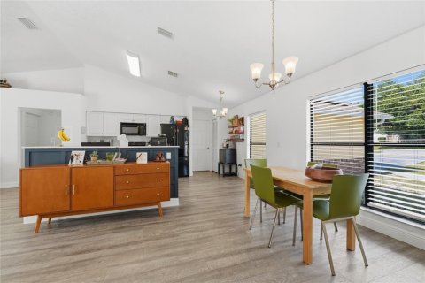 Villa ou maison à vendre à Deltona, Floride: 3 chambres, 158.96 m2 № 2430802 - photo 29