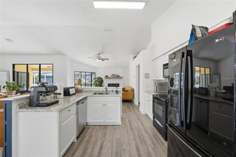 Villa ou maison à vendre à Deltona, Floride: 3 chambres, 158.96 m2 № 2430802 - photo 25