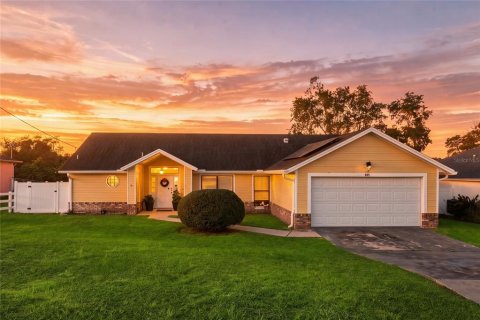 Villa ou maison à Deltona, Floride 3 chambres, 158.96 m2 № 2430802