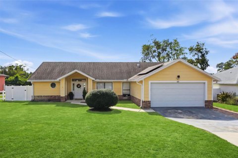 Villa ou maison à vendre à Deltona, Floride: 3 chambres, 158.96 m2 № 2430802 - photo 2