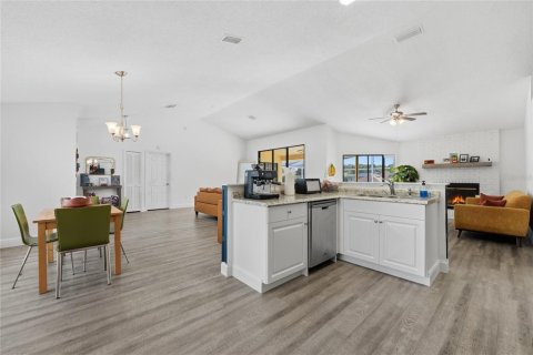Villa ou maison à vendre à Deltona, Floride: 3 chambres, 158.96 m2 № 2430802 - photo 8
