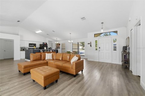 Villa ou maison à vendre à Deltona, Floride: 3 chambres, 158.96 m2 № 2430802 - photo 3