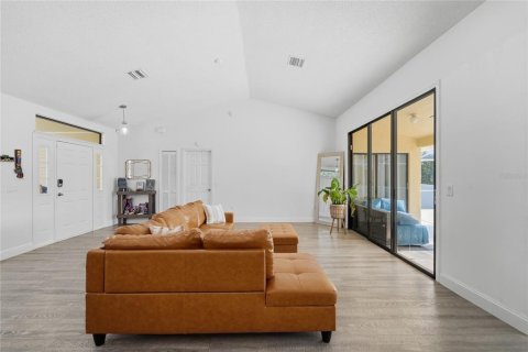 Villa ou maison à vendre à Deltona, Floride: 3 chambres, 158.96 m2 № 2430802 - photo 6