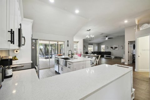 House in New Port Richey, Florida 3 bedrooms, 182.55 sq.m. № 1812497 - photo 15