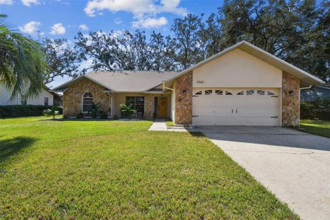 House in New Port Richey, Florida 3 bedrooms, 182.55 sq.m. № 1812497 - photo 2