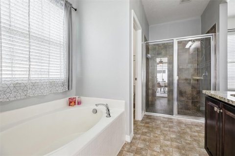 House in Haines City, Florida 4 bedrooms, 166.48 sq.m. № 2234474 - photo 10