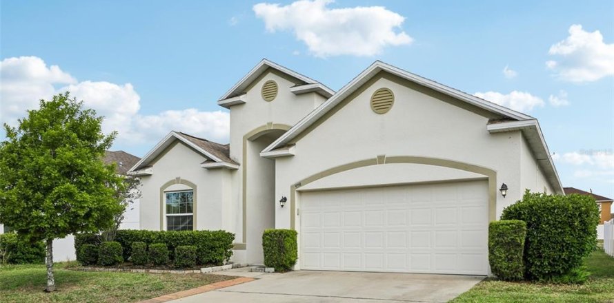 House in Haines City, Florida 4 bedrooms, 166.48 sq.m. № 2234474