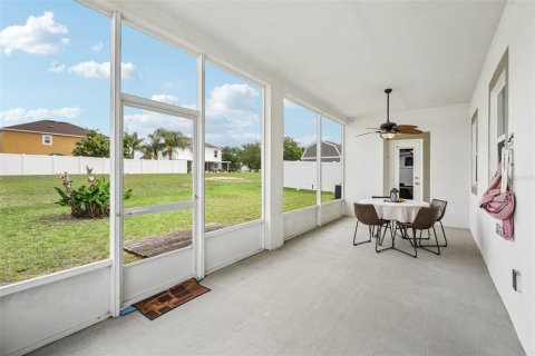 House in Haines City, Florida 4 bedrooms, 166.48 sq.m. № 2234474 - photo 17