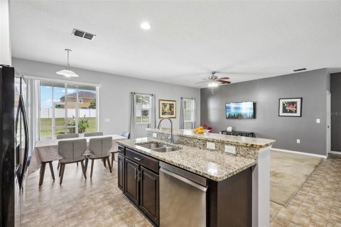 House in Haines City, Florida 4 bedrooms, 166.48 sq.m. № 2234474 - photo 6