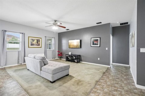 House in Haines City, Florida 4 bedrooms, 166.48 sq.m. № 2234474 - photo 3