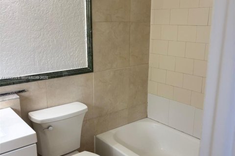 Condo in Hollywood, Florida, 2 bedrooms № 2054497 - photo 10