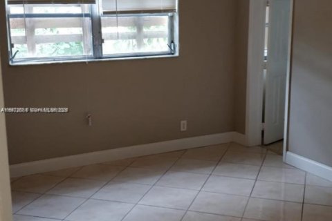 Condo in Hollywood, Florida, 2 bedrooms № 2054497 - photo 15